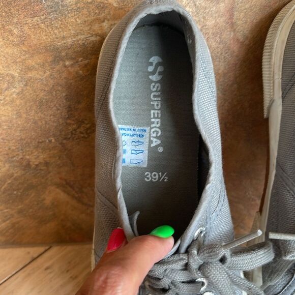 Superga Women's 2750 Classic Lace-up Canvas Sneaker
Size EU39.5 US7 - Picture 7 of 15
